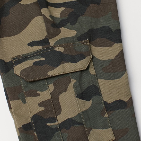 SOLD H&M Camo Cargo 6 HOUR SALE ✨✨ - Picture 6 of 6